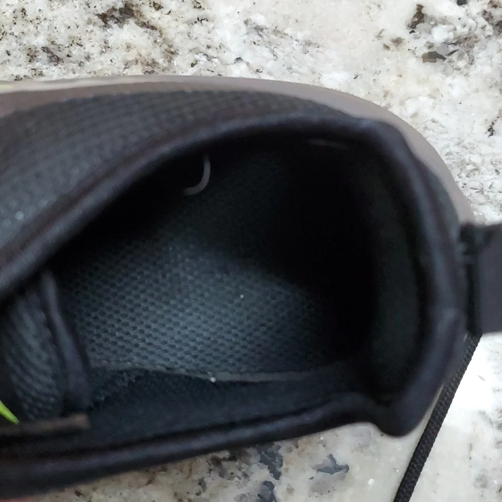 Nike Boys shoes Air Max Axis size 5Y shoe sneakers